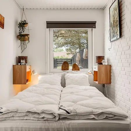 Appartement Heloise - 900m From The Sea By Interhome
